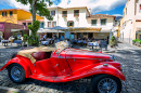 Voiture MG vintage dans la vieille ville de Funchal, Madère