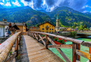 Pont en bois à Gressoney-Saint-Jean, Italie