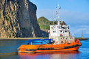 Remorqueur dans le port de Vestmannaeyjar, Islande