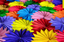 Ventilateurs en papier multicolores