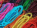Motifs de bijoux colorés en perles