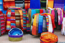 Tissus et tapis colorés à Essaouira, Maroccocco