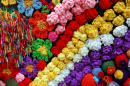 Fleurs et bourgeons au crochet
