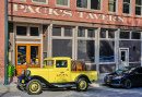 Vieux camion Ford jaune à Asheville, NC, États-Unis