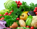 Fruits et légumes frais sur fond blanc