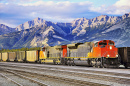 Train de marchandises arrivant à Jasper, Alberta, Canada