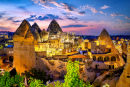 Goreme Town at Sunset à Cappadoce, Turquie