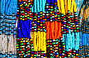 Gros plan des colliers tribaux africains