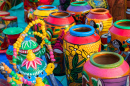 Pots en terre cuite lors d’une foire artisanale à Kolkata, en Inde
