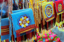 Sacs faits main dans un bazar oriental, Turkménistan