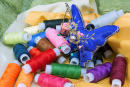 Fils multicolores pour la couture
