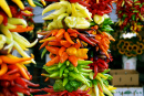 Piments colorés au marché fermier