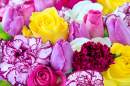 Bouquet de printemps de tulipes et de roses