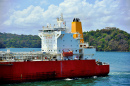 Camion-citerne traversant le canal de Panama