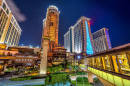 Casino illuminé la nuit, Macao, Chine