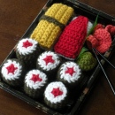 Ensemble de sushis en tricot
